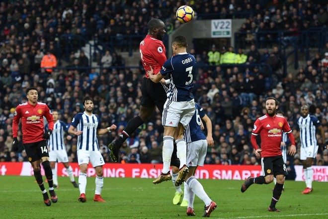 Bắt chước Man City không thành, Man United lại thắng thót tim kiểu Mourinho - Ảnh 3.