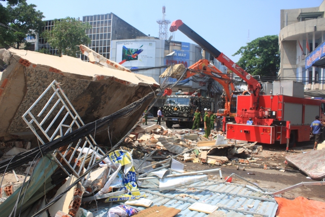 Sập nhà 3 tầng ở Quy Nhơn: “Phát hiện vết nứt trên tường trước 1 ngày - Ảnh 1.