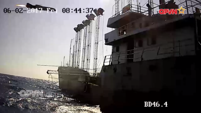 [VIDEO] Tàu hộ vệ tên lửa 012 Lý Thái Tổ phóng tên lửa Uran-E - Ảnh 6.
