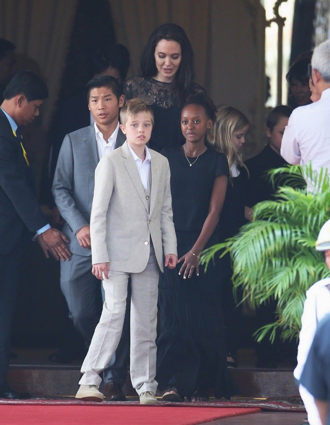 Con gái ruột của Angelina Jolie và Brad Pitt muốn chuyển giới? - Ảnh 7.