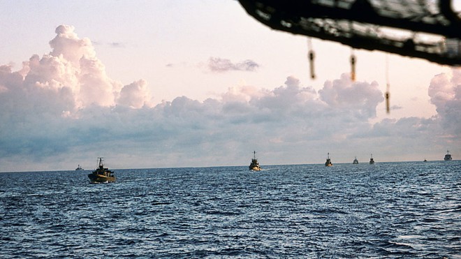 Kỳ tích xe tăng Việt Nam: Chỉ 2 thành viên, khoắng xuống biển, xơi tái tàu biệt kích - Ảnh 3.