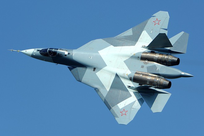 Tưởng bị bức tử nhưng Su-57 vẫn sống khỏe: Quay ngoắt 180 độ! - Ảnh 1.