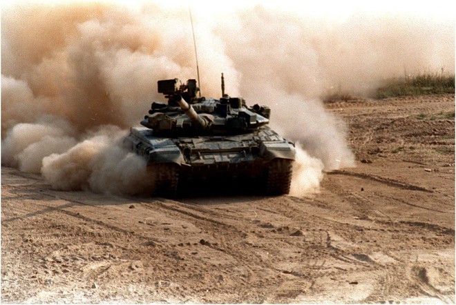 Nga âm thầm chuyển cho Syria cả tiểu đoàn tăng T-90 - Ảnh 1.
