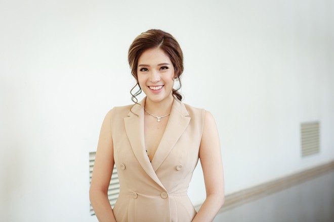 Hoa hậu Phan Hoàng Thu khoe vẻ gợi cảm khi ngồi ghế giám khảo - Ảnh 2.