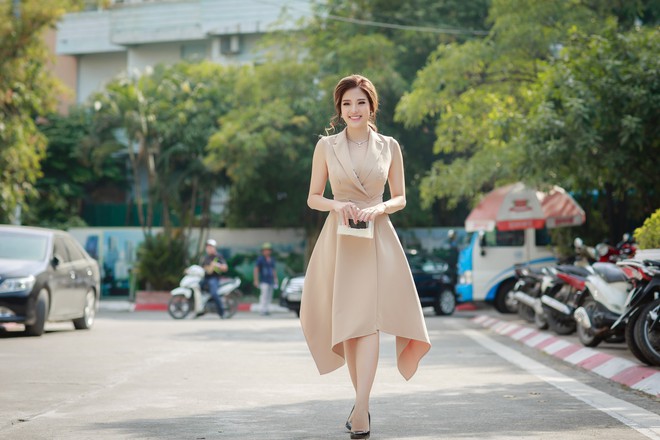 Hoa hậu Phan Hoàng Thu khoe vẻ gợi cảm khi ngồi ghế giám khảo - Ảnh 7.