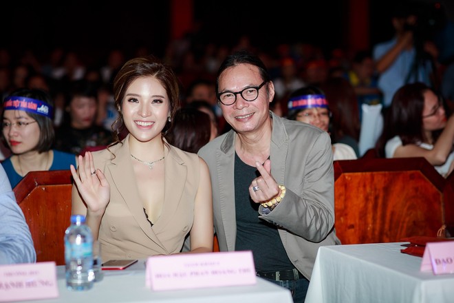Hoa hậu Phan Hoàng Thu khoe vẻ gợi cảm khi ngồi ghế giám khảo - Ảnh 10.