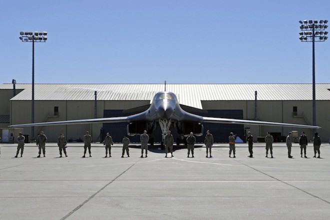 “Mổ xẻ” B-1B Lancer - oanh tạc cơ chiến lược Mỹ có thể dùng tấn công phủ đầu Triều Tiên - Ảnh 1.