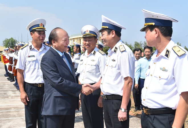 Thủ tướng kiểm tra công tác huấn luyện sẵn sàng chiến đấu của Lữ đoàn tên lửa bờ 681 - Ảnh 2.