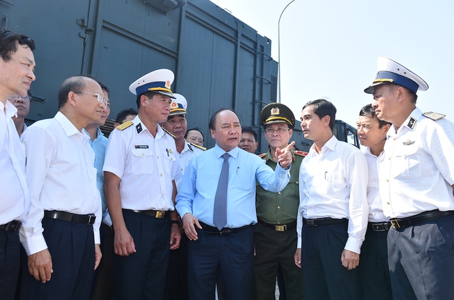 Thủ tướng kiểm tra công tác huấn luyện sẵn sàng chiến đấu của Lữ đoàn tên lửa bờ 681 - Ảnh 3.