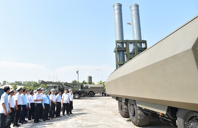 Thủ tướng kiểm tra công tác huấn luyện sẵn sàng chiến đấu của Lữ đoàn tên lửa bờ 681 - Ảnh 4.