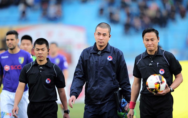 Con trai ông Nguyễn Văn Mùi bất ngờ bị loại khỏi vòng 10 V-League - Ảnh 1.