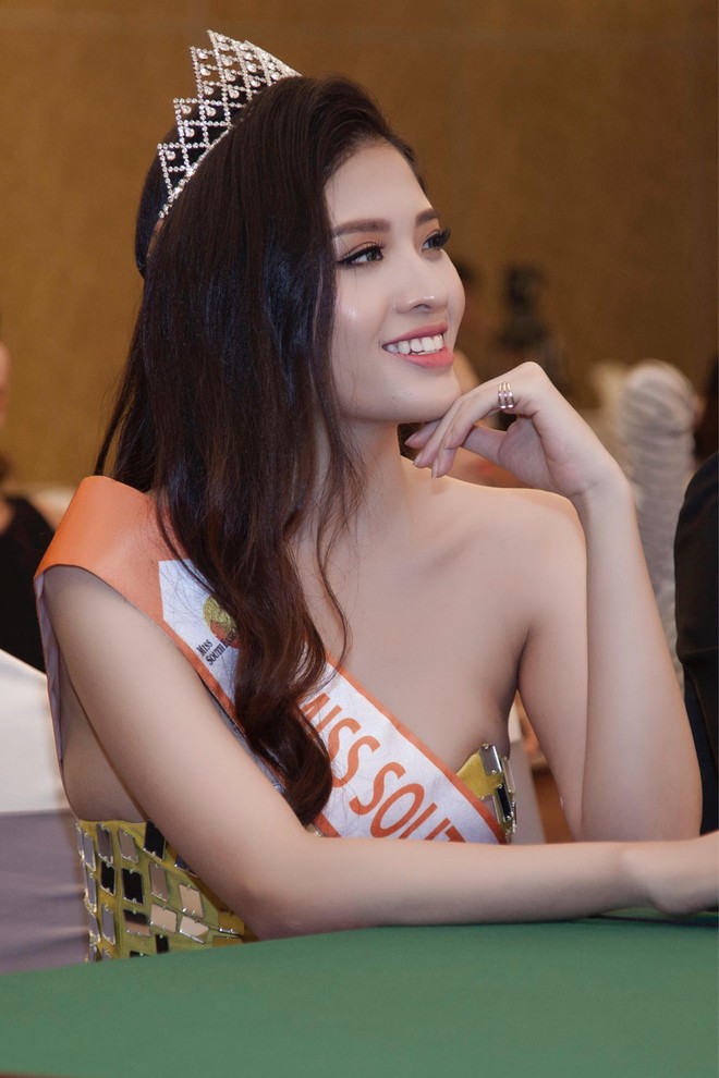 Hoa hậu Phan Hoàng Thu diện váy 12kg, giá gần nửa tỷ - Ảnh 11.
