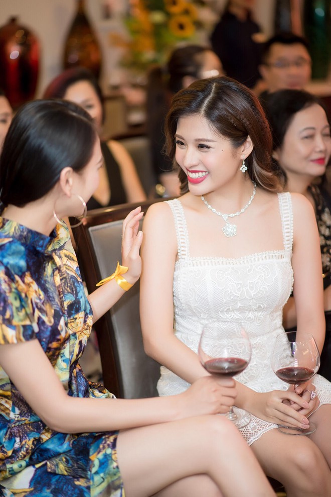 Hoa hậu Phan Hoàng Thu gây chú ý với bộ trang sức tiền tỷ - Ảnh 8.
