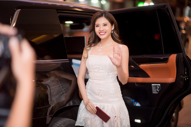 Hoa hậu Phan Hoàng Thu gây chú ý với bộ trang sức tiền tỷ - Ảnh 2.