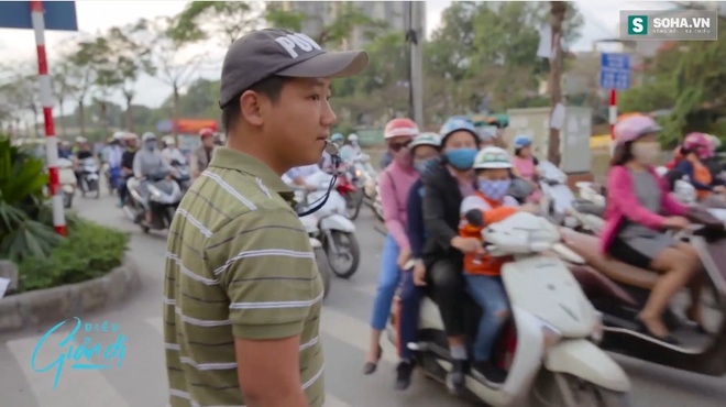 Suốt 11 năm qua, bất chấp nắng mưa, chàng trai này luôn đứng phân luồng giao thông miễn phí - Ảnh 5.