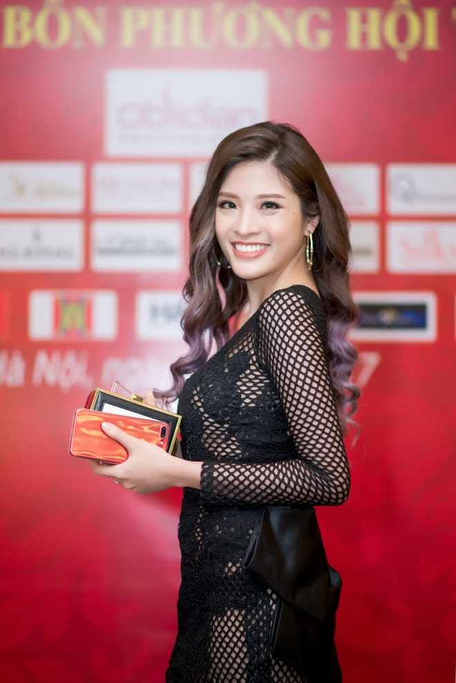 Hoa hậu Phan Hoàng Thu mặc áo lưới gợi cảm gây chú ý - Ảnh 4.