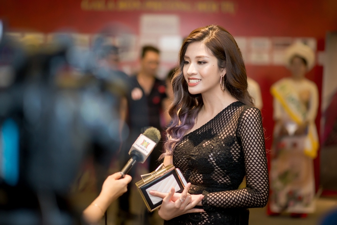 Hoa hậu Phan Hoàng Thu mặc áo lưới gợi cảm gây chú ý - Ảnh 6.