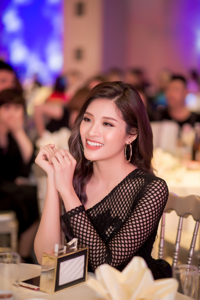 Hoa hậu Phan Hoàng Thu mặc áo lưới gợi cảm gây chú ý - Ảnh 7.