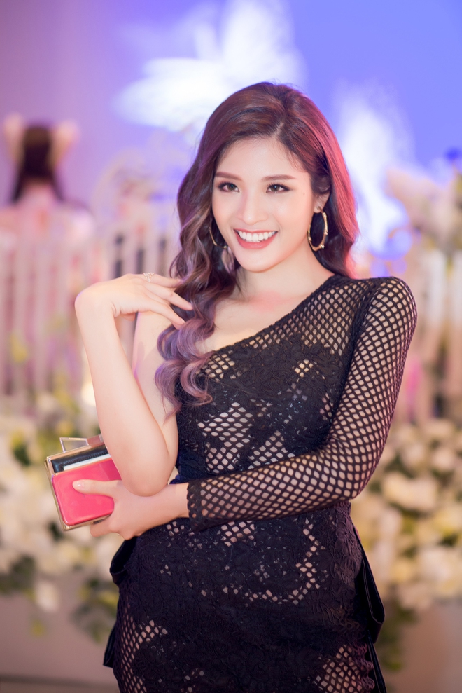 Hoa hậu Phan Hoàng Thu mặc áo lưới gợi cảm gây chú ý - Ảnh 9.