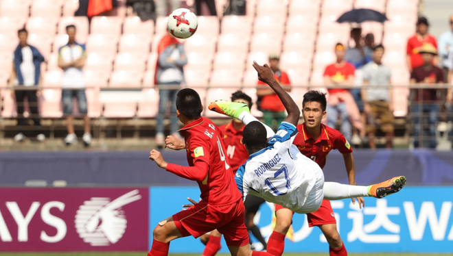 Giữa nỗi buồn thất bại, HLV Hoàng Anh Tuấn hé mở về SEA Games - Ảnh 1.