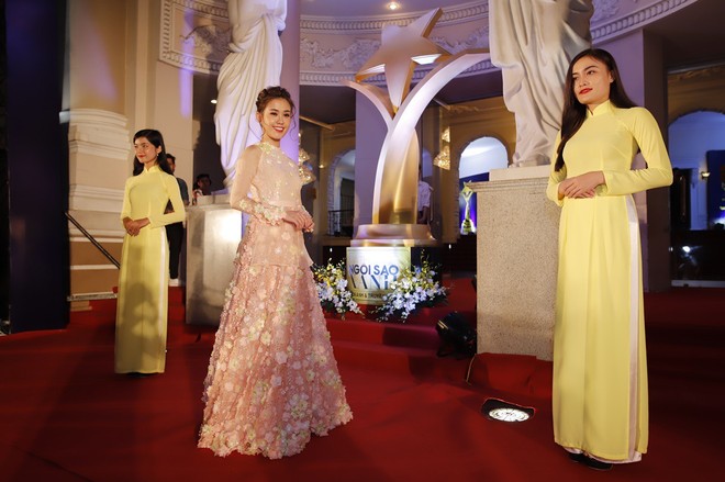 HHen Niê và 2 Á hậu gây chú ý trên thảm đỏ trao giải Ngôi sao xanh 2017 - Ảnh 5.