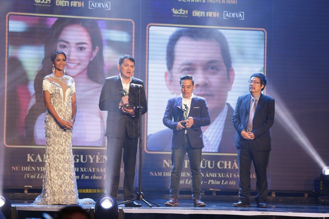 HHen Niê và 2 Á hậu gây chú ý trên thảm đỏ trao giải Ngôi sao xanh 2017 - Ảnh 15.