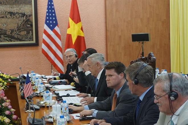 Bộ trưởng Quốc phòng Việt Nam - Hoa Kỳ hội đàm tại Hà Nội - Ảnh 3.