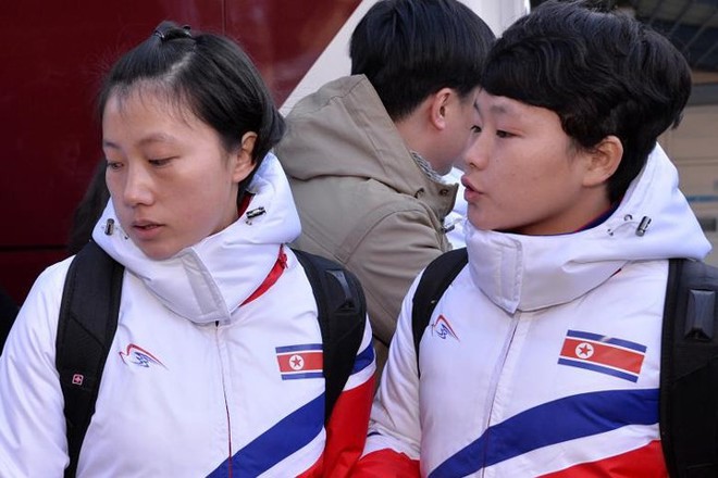 Cận cảnh các cô gái Triều Tiên đội hockey nữ vừa đặt chân lên Hàn Quốc - Ảnh 3.