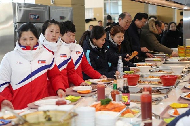 Cận cảnh các cô gái Triều Tiên đội hockey nữ vừa đặt chân lên Hàn Quốc - Ảnh 6.