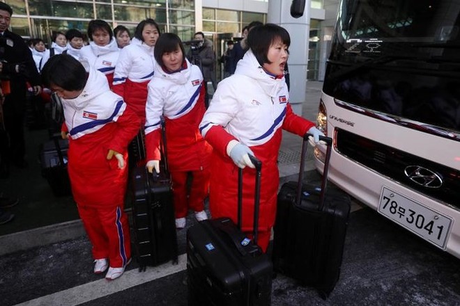 Cận cảnh các cô gái Triều Tiên đội hockey nữ vừa đặt chân lên Hàn Quốc - Ảnh 7.