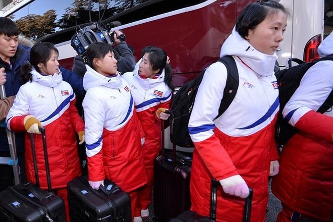 Cận cảnh các cô gái Triều Tiên đội hockey nữ vừa đặt chân lên Hàn Quốc - Ảnh 10.