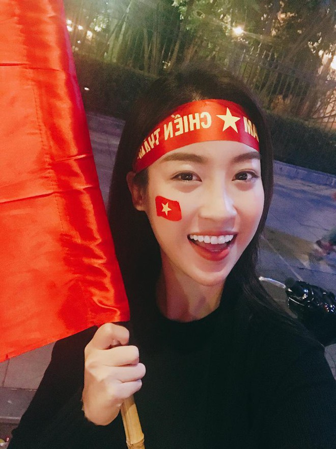 Clip: Á hậu Thanh Tú đã có mặt tại Trung Quốc để cổ vũ U23 Việt Nam trong trận chung kết - Ảnh 3.
