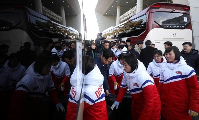 Cận cảnh các cô gái Triều Tiên đội hockey nữ vừa đặt chân lên Hàn Quốc - Ảnh 8.