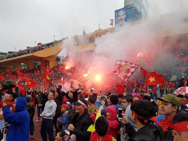 “Biển đỏ cổ vũ ĐT U23 Việt Nam khiến dân mạng Trung Quốc phải ngả mũ! - Ảnh 7.