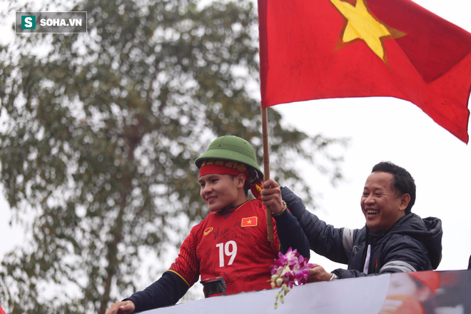 U23 Việt Nam đã về đến nội thành Hà Nội - Ảnh 2.