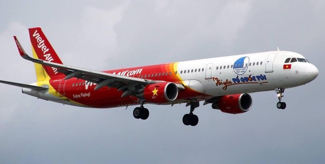 Chuyên gia thương hiệu: Với màn bikini phản cảm, Vietjet Air đã tự đá vào lưới nhà - Ảnh 1.