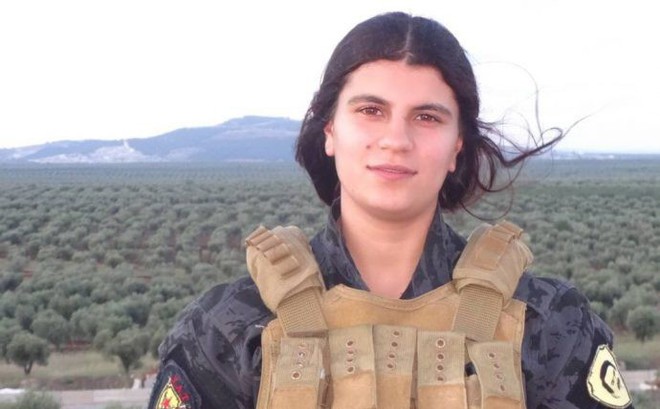Nữ chiến binh người Kurd liều chết cho nổ tung xe tăng giữa vòng vây của QĐ Thổ Nhĩ Kỳ - Ảnh 1.