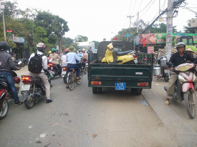 Cô gái ở Sài Gòn bị xe ben tông ngã rồi cán qua đầu tử vong thương tâm - Ảnh 2.