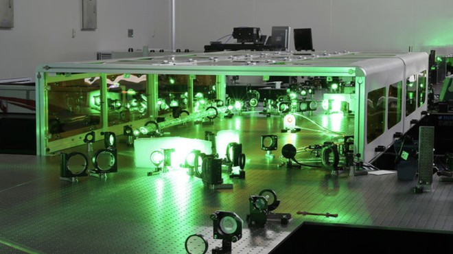 Trung Quốc nuôi tham vọng tạo siêu laser mạnh 100 petawatt, có thể xé toạc không gian  - Ảnh 4.