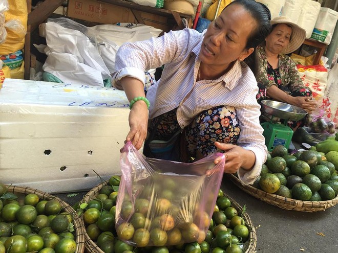 Nhìn giống chanh nhưng ngọt như đường, loại quả giá rẻ này gây ‘sốt’ thị trường Đà Nẵng - Ảnh 2.