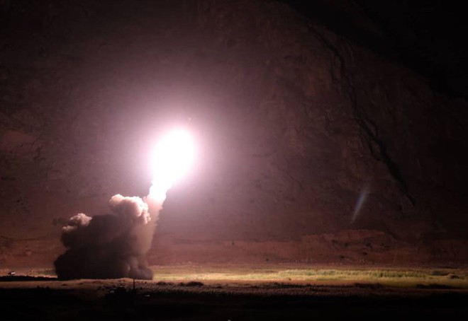 Tên lửa Iran ầm ầm bay sang Syria tấn công chủ mưu vụ khủng bố đoàn diễu binh - Ảnh 1.
