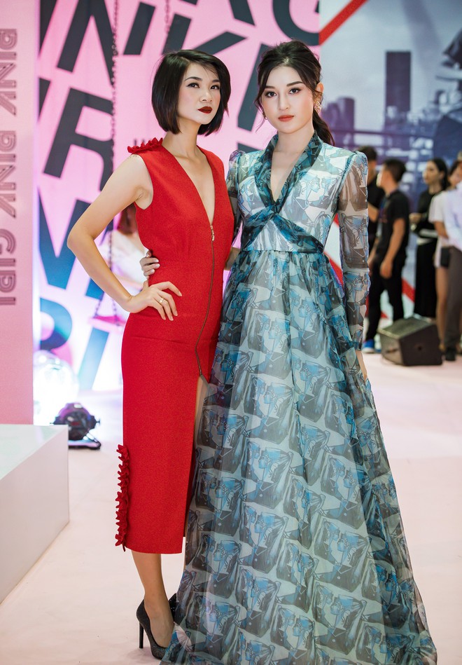 Sau nghi vấn rạn nứt, Hà Hồ xuất hiện thân mật cùng Kim Lý - Ảnh 4.