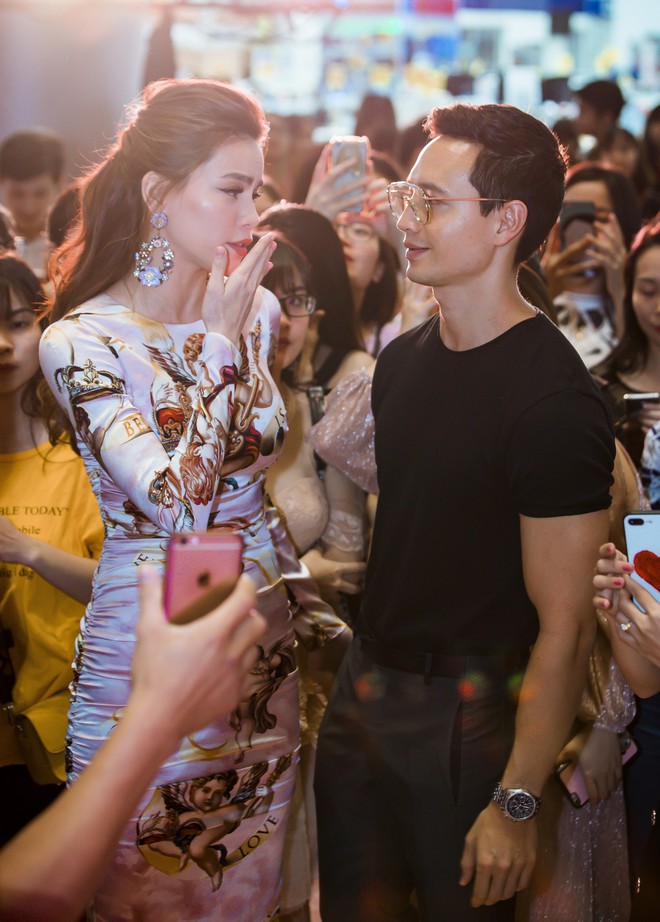 Sau nghi vấn rạn nứt, Hà Hồ xuất hiện thân mật cùng Kim Lý - Ảnh 5.