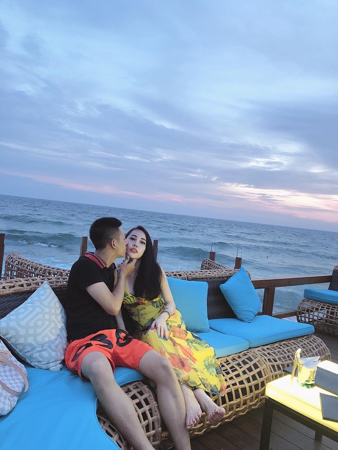 Vừa ngồi vào xe thử, nhân viên đã tới ra thông báo khiến người phụ nữ kinh ngạc, xúc động  - Ảnh 8.