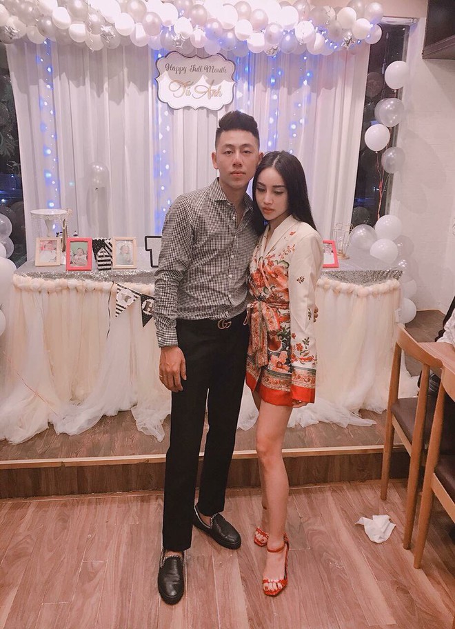 Vừa ngồi vào xe thử, nhân viên đã tới ra thông báo khiến người phụ nữ kinh ngạc, xúc động  - Ảnh 9.