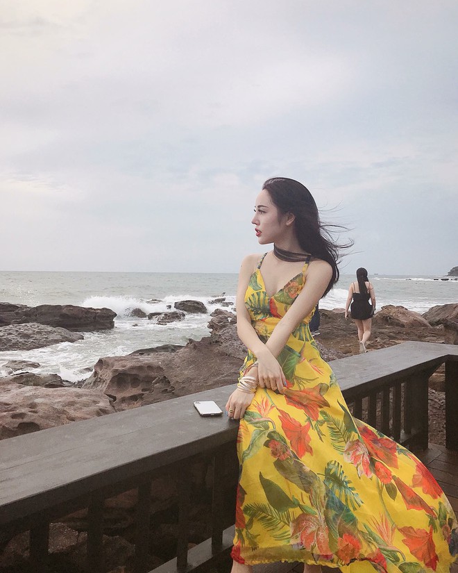 Vừa ngồi vào xe thử, nhân viên đã tới ra thông báo khiến người phụ nữ kinh ngạc, xúc động  - Ảnh 4.