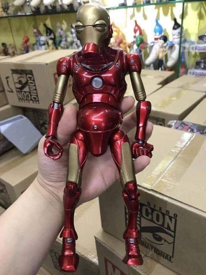 Đặt mua m&ocirc; h&igrave;nh Iron Man tr&ecirc;n mạng, thanh ni&ecirc;n cay đắng nhận về ch&uacute; Người sắt bị suy dinh dưỡng nặng - Ảnh 2.