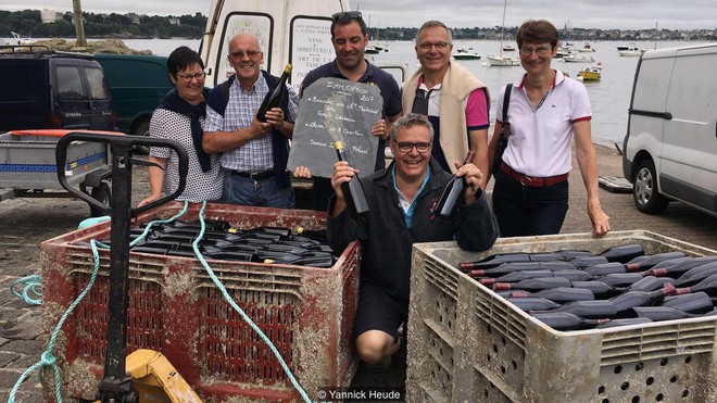 Ghé thăm thị trấn kỳ lạ nhất nước Pháp: Rượu vang chất đầy dưới đáy biển - Ảnh 6.