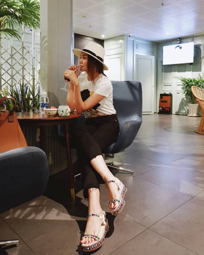 Mặc chất như Thanh Hằng: Cá tính hay dịu dàng vẫn hút ánh nhìn - Ảnh 3. Mặc chất như Thanh Hằng: Cá tính hay dịu dàng vẫn hút ánh nhìn - Ảnh 3.