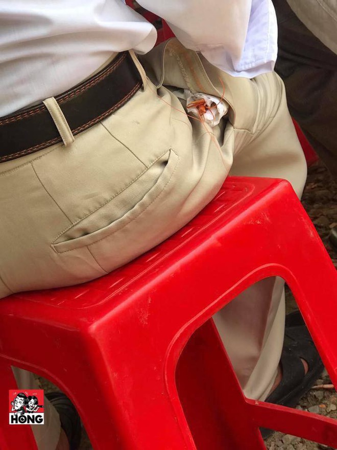 Người đàn ông đi ăn cỗ rồi bọc con tôm để trong túi quần, hình ảnh tạo nhiều suy đoán - Ảnh 1.